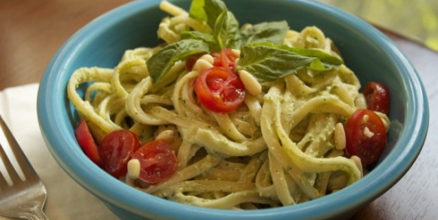 Avocado Pesto Pasta meatless meals on a budget