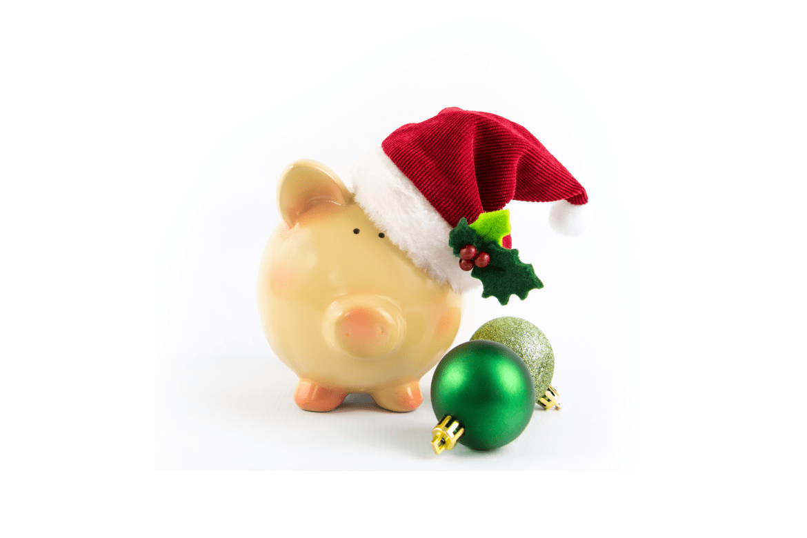 If you want to have a debt-free holiday, here are 6 easy steps that I always use to create a Christmas Budget! #christmas #budget #holidays #christmasbudget #christmassavings #savemoney
