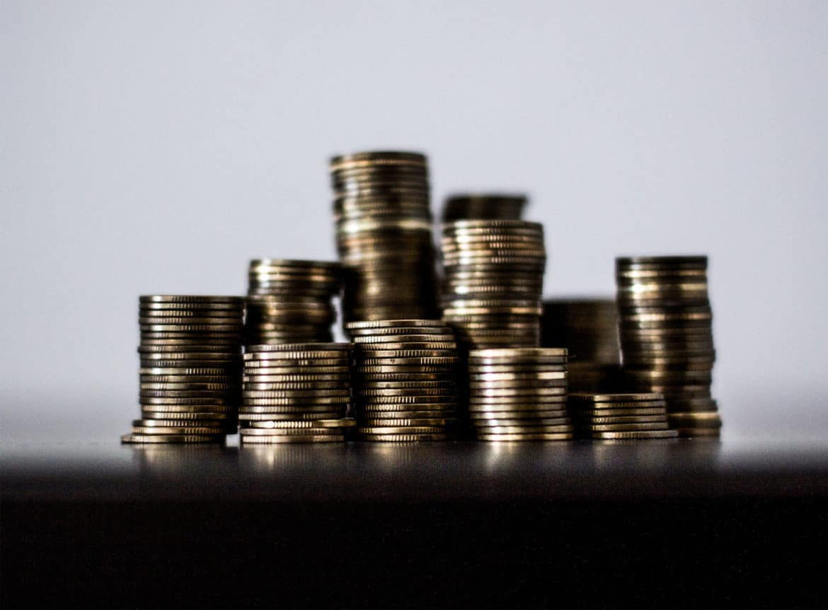 If you’re low on savings, take the 3 month money challenge this year and save $1,000. Learn how to easy it can be to save $1,000 with all of these helpful tips and get a free savings plan printable. #savings #frugal #savemoney #moneychallenge #savingschallenge #2019