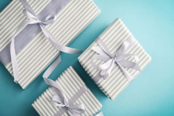 If you’re looking for the perfect money-saving gifts to give this holiday, these gifts for frugal people won’t disappoint! #frugal #frugality #frugalgift #giftideas #moneysaving #savings #holidaygifts #christmasgifts