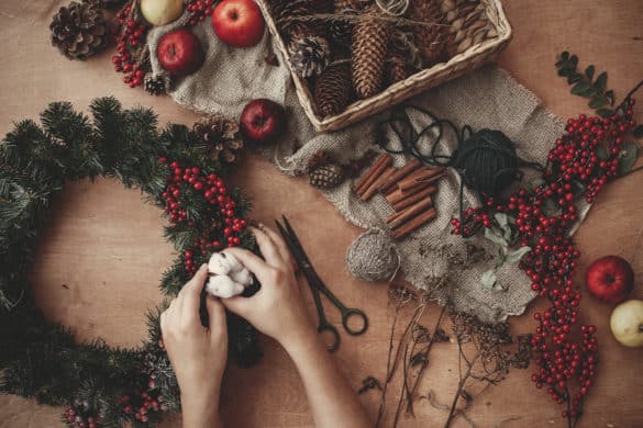 If you need to make some extra cash this holiday season, try making Christmas wreaths to sell on Etsy, at craft fairs or holiday markets! These 20 Christmas wreaths definitely inspired me!